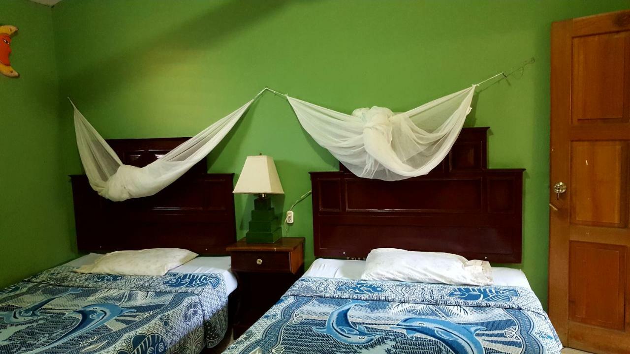 Guest house Posada Ixchel El Remate Exterior foto